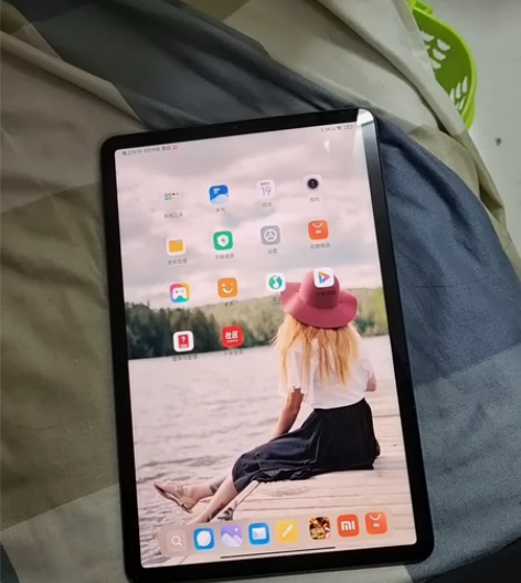 小米平板5用了几个月，边缘有磕碰，其余完好...