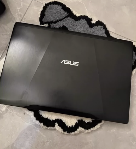 华硕飞行堡垒游戏本 99新 女生一手！?轻...