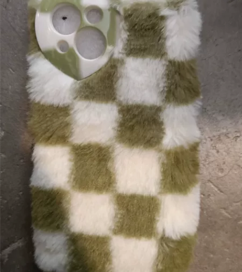 苹果13手机壳 绿白棋盘格爱心相头毛绒，绿...