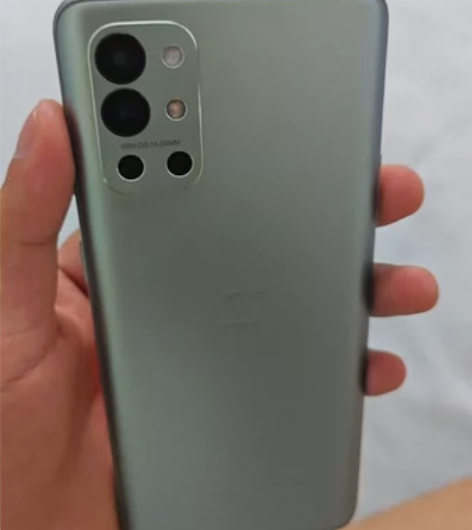 一加9R，8+256，屏幕摔裂了，全套都在...