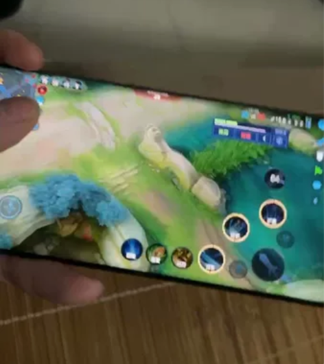 一台荣耀70（12+256G）去年家润多买...