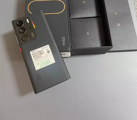 中兴Axon 40 Ultra 16+1T...