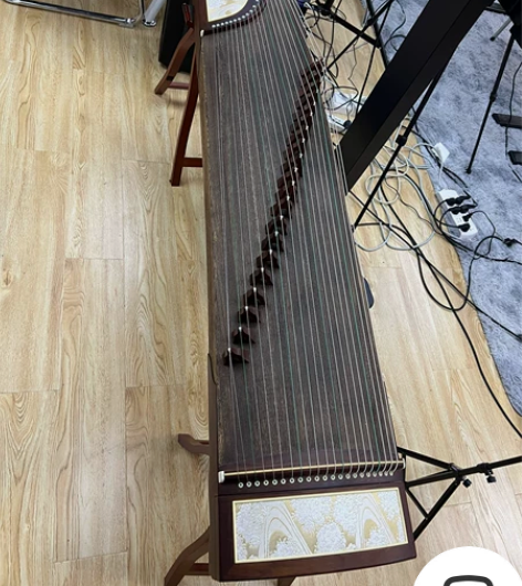 无品牌，无型号，古筝一台，仅限宁波市区自提...