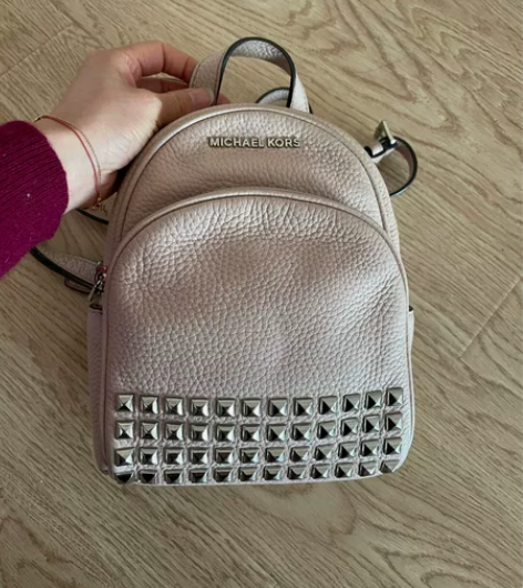 MK荔枝纹小号双肩背包，奥莱入手，九成新 ...