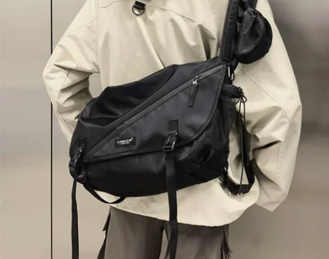 机能风斜挎包男潮牌大容量学生邮差工装包嘻哈...