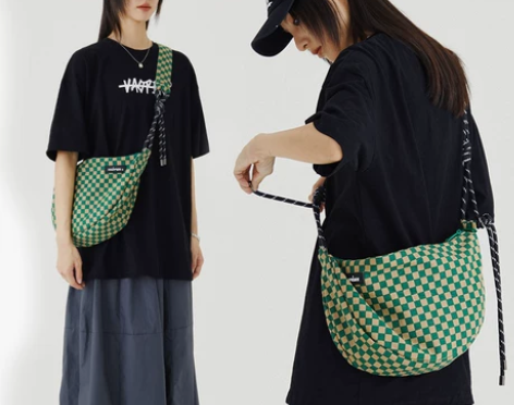 VAOPER喂牌小众饺子包运动斜挎包男士大...