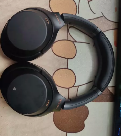出索尼wh1000-xm3，成色还行，不带...