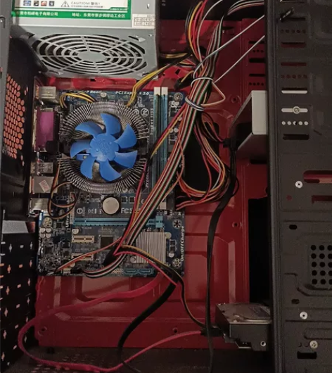 电脑主机显示屏键盘鼠标配套出 好几年前买的...