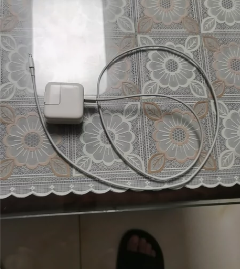 苹果10w原装充电器,个人自用。 感兴趣的...