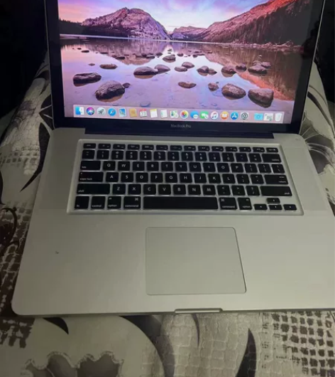 自己前几年使用的苹果笔记本 15寸 平时用...