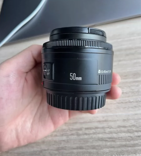 佳能小痰盂二代，50mm镜头出，看清楚是二...