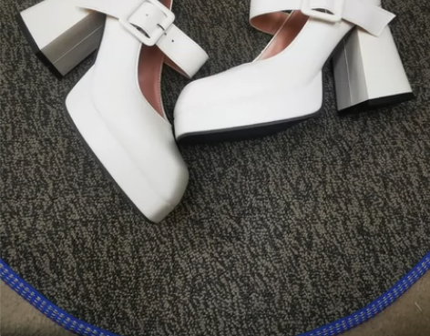 大粗跟单鞋今年时尚潮流款，跟高8公分左右，...