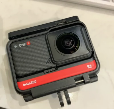 Insta360 one 全景镜头加主机。...