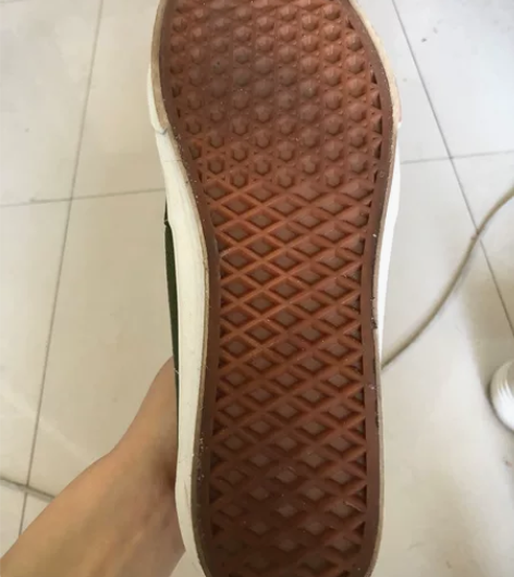 Vans高帮休闲鞋，穿起来很帅的，实体店入...