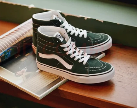 出个万斯 40码 穿过一次  原价五百多买的 需要看细节的可...