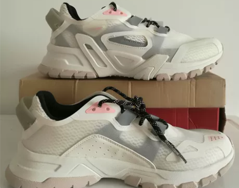 特步透气运动鞋 全新，正品， 白色，40号...