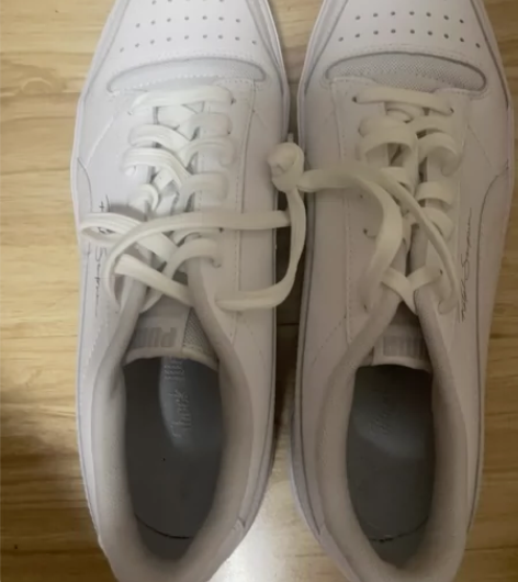 白色puma板鞋，也是男士43的，放久了鞋...