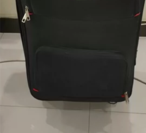 50元出售大型行李箱，购买时显示尺寸是26...