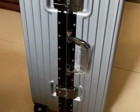 （捡漏）结实耐用行李箱28寸铝框拉杆箱女大...