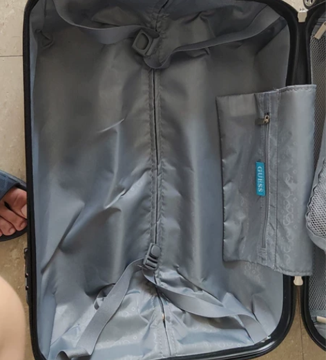 卖一个箱子，可邮寄可自提。 尺寸是35x5...