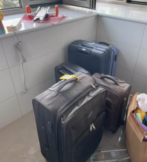 出售2个二手行李箱，可以正常使用，稍微有点...
