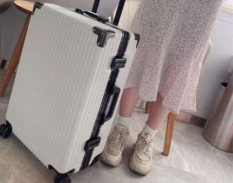 【全新底价清货】ULDUM行李箱拉杆箱大容...