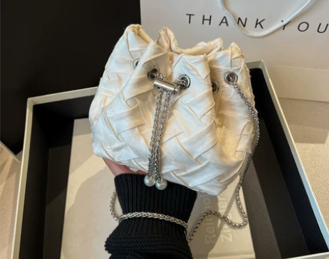 夏天小包包女2022流行爆款新款潮百搭链条...