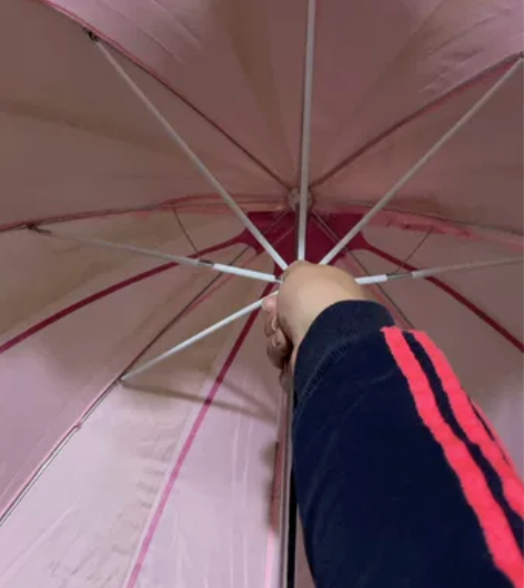 儿童雨伞，有点发黄，实拍视频没p图。有意私...
