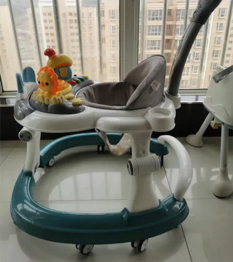 崭新婴儿学步车，因孩子不坐特转卖。基本没用...