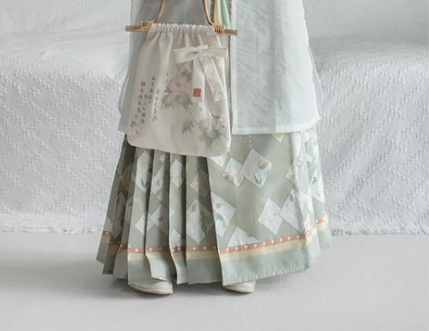 云藏月绣青栀白茶明制马面裙子绿色日常通勤改...