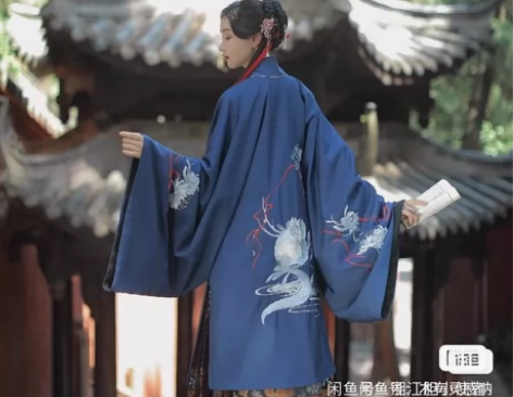 兰若庭乘黄披风，闲鱼收的，一次没穿过，现在...