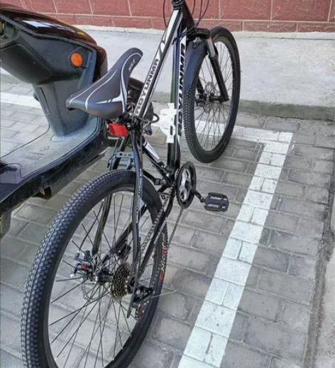 由于大学生都放假了，店内还有很多全新未拆封...