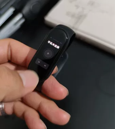 小米手环5不带nfc功能,防水,八成新,黑...