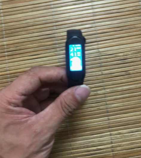 转让小米手环5，送充电线有喜欢的可以联系我...