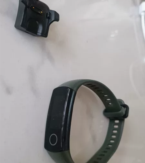 华为手环5，因为用小米手机，官方旗舰店买的...