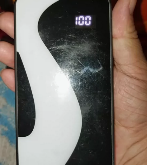 壹号公路充电宝 外观微瑕 充电线自配 需要...