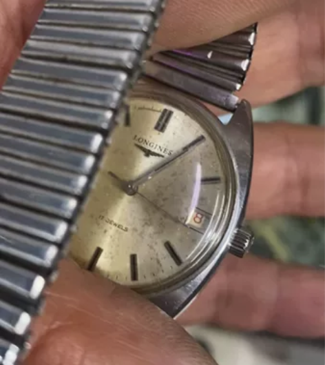 浪琴古董表，搭载瑞士6952机芯。 走时，...