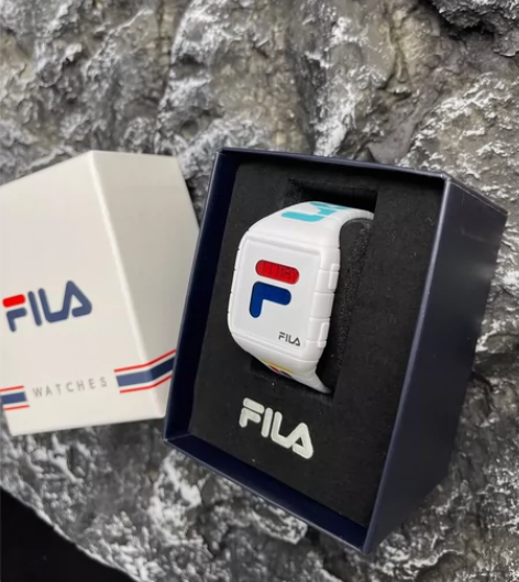 博主闲置FILA 斐乐 时尚潮流运动防水手...
