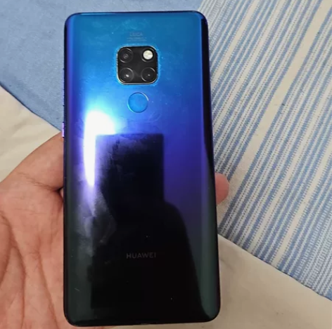 华为mate20 6＋64  自用快五年边...