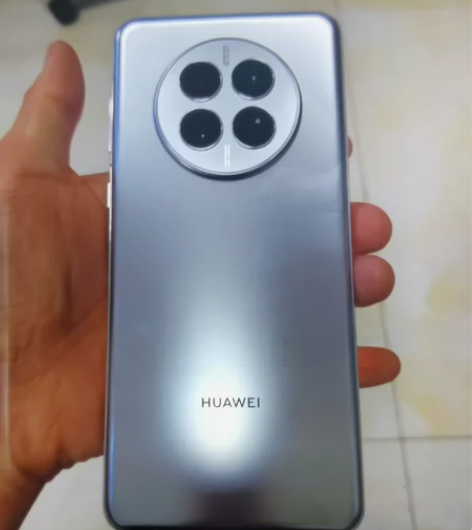 新鲜的华为Mate50/8+256看上的滴...