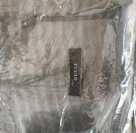 GUCCI围巾二条，礼品，未用过，全新闲置...