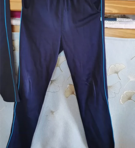 青岛一中的校服裤子,160码,孩子入学后在...