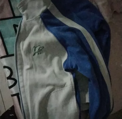 深圳女生校服2套冬天夏天都有，因为搬家惠州...