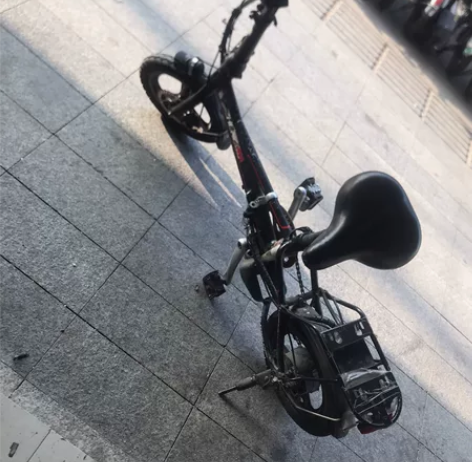 正步代驾车车架,摔了一跤,车架断了,电机也...