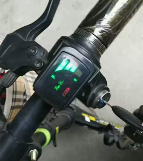 几乎全新, 只支持自提,有需要的不可以联系...