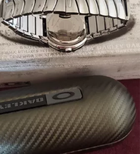 买回来没带过，全新，Oakley 刀锋手表...