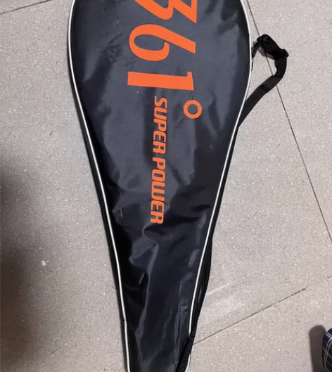 出售一个网球拍，361的 差不多95新吧，...