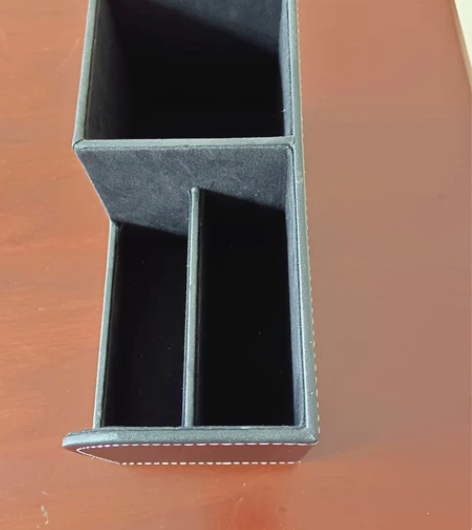 售楼部赠送笔筒，容量大，气质好。18元不包...