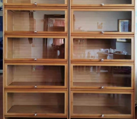 实体倒闭，赔钱处理！全新书架置物架带门书柜...