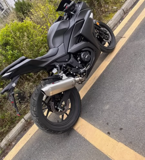 几乎全新,里徎也不多,外观造型设计好看 感...